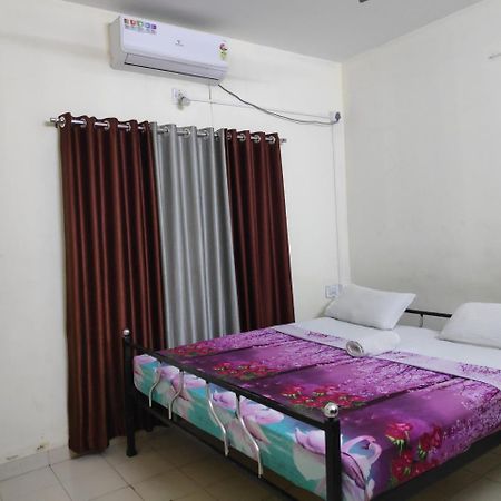 Hotel Silver Space Ernakulam Exteriör bild