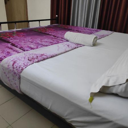 Hotel Silver Space Ernakulam Exteriör bild