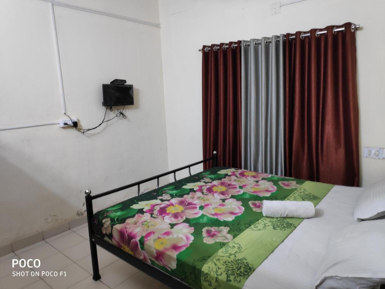 Hotel Silver Space Ernakulam Exteriör bild