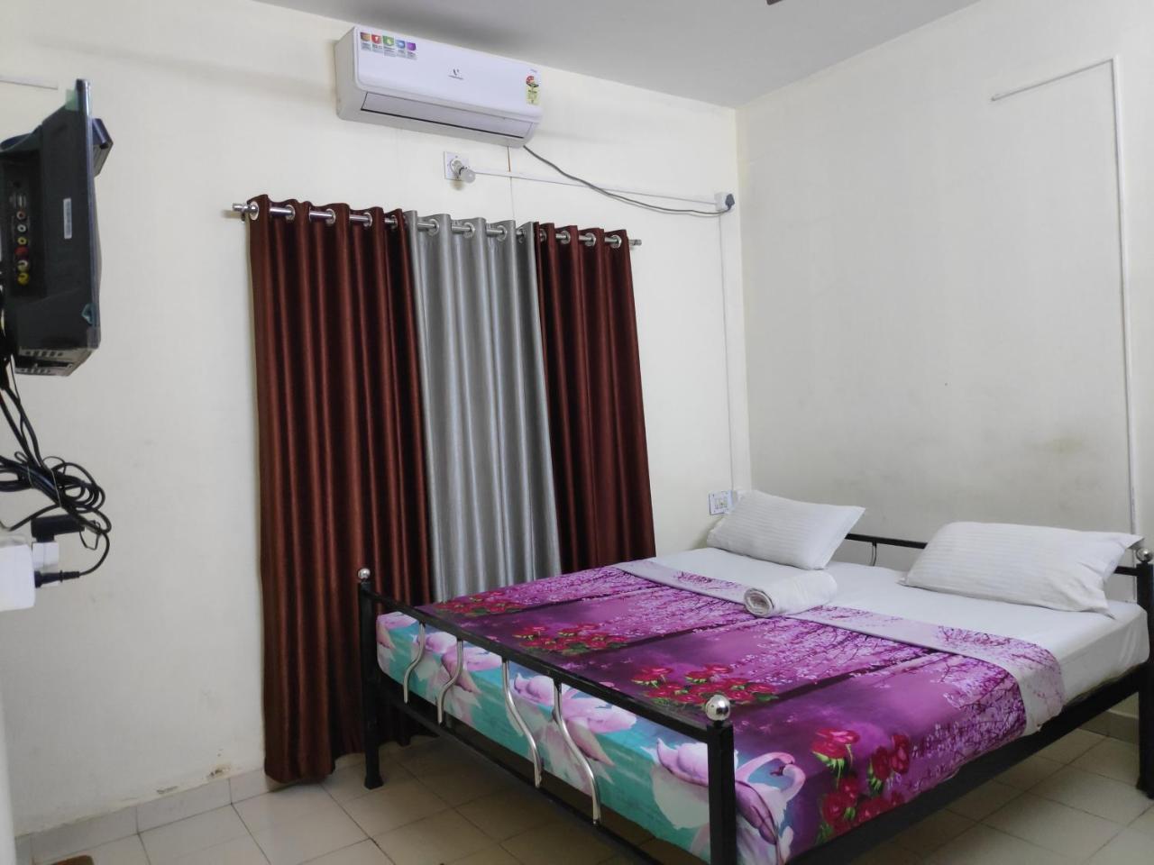 Hotel Silver Space Ernakulam Exteriör bild