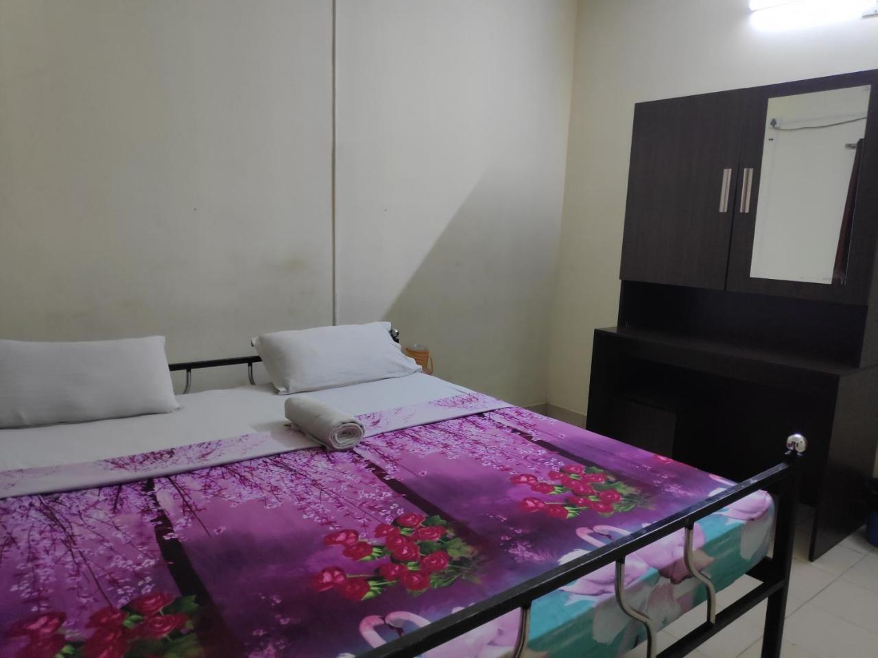 Hotel Silver Space Ernakulam Exteriör bild