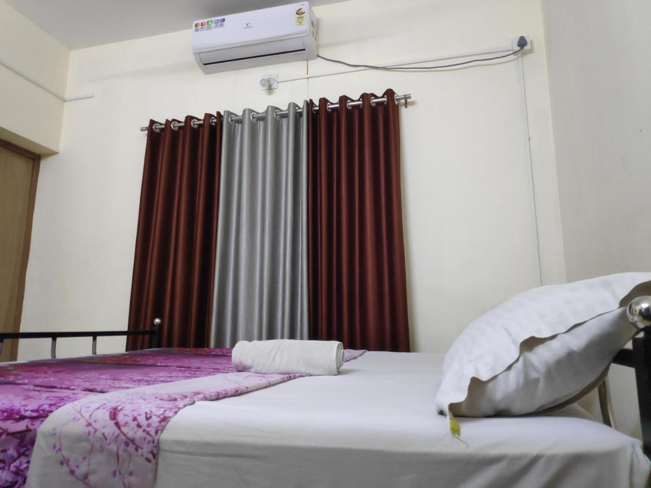 Hotel Silver Space Ernakulam Exteriör bild
