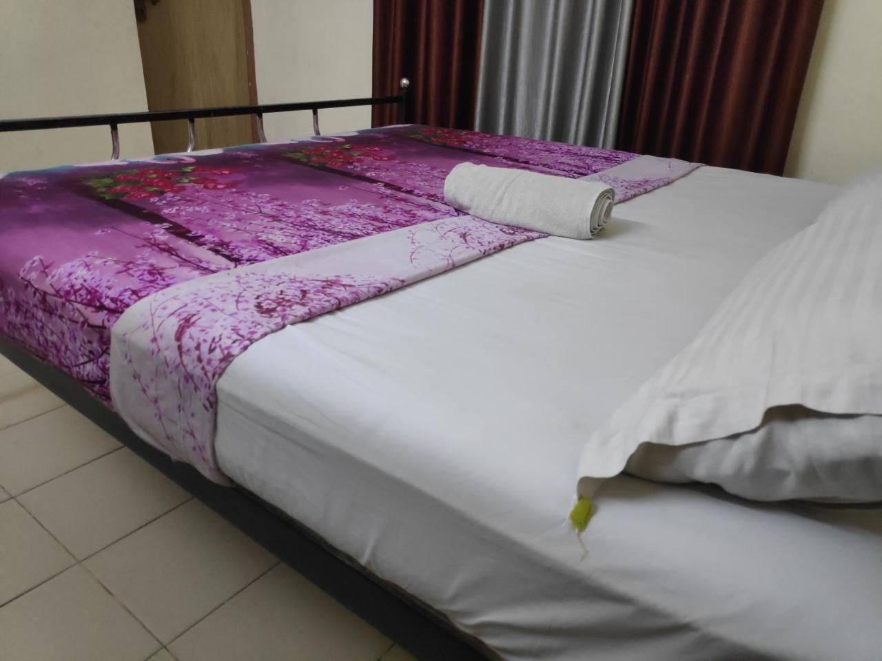 Hotel Silver Space Ernakulam Exteriör bild