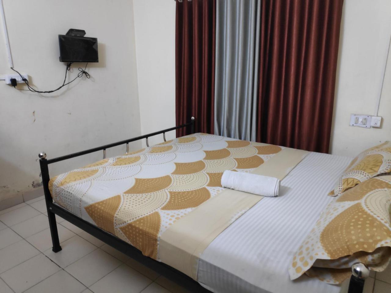 Hotel Silver Space Ernakulam Exteriör bild