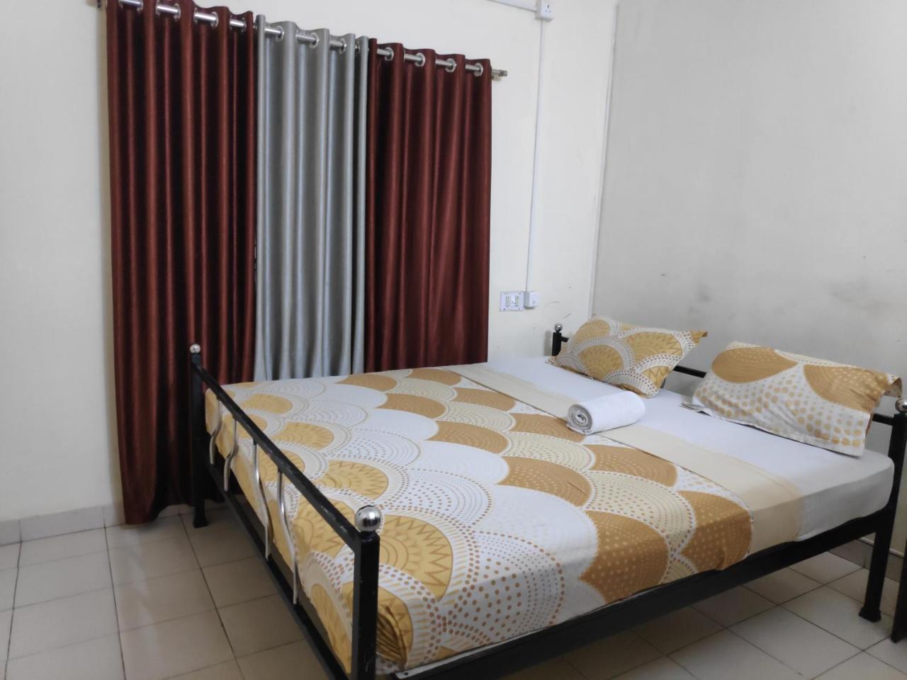 Hotel Silver Space Ernakulam Exteriör bild