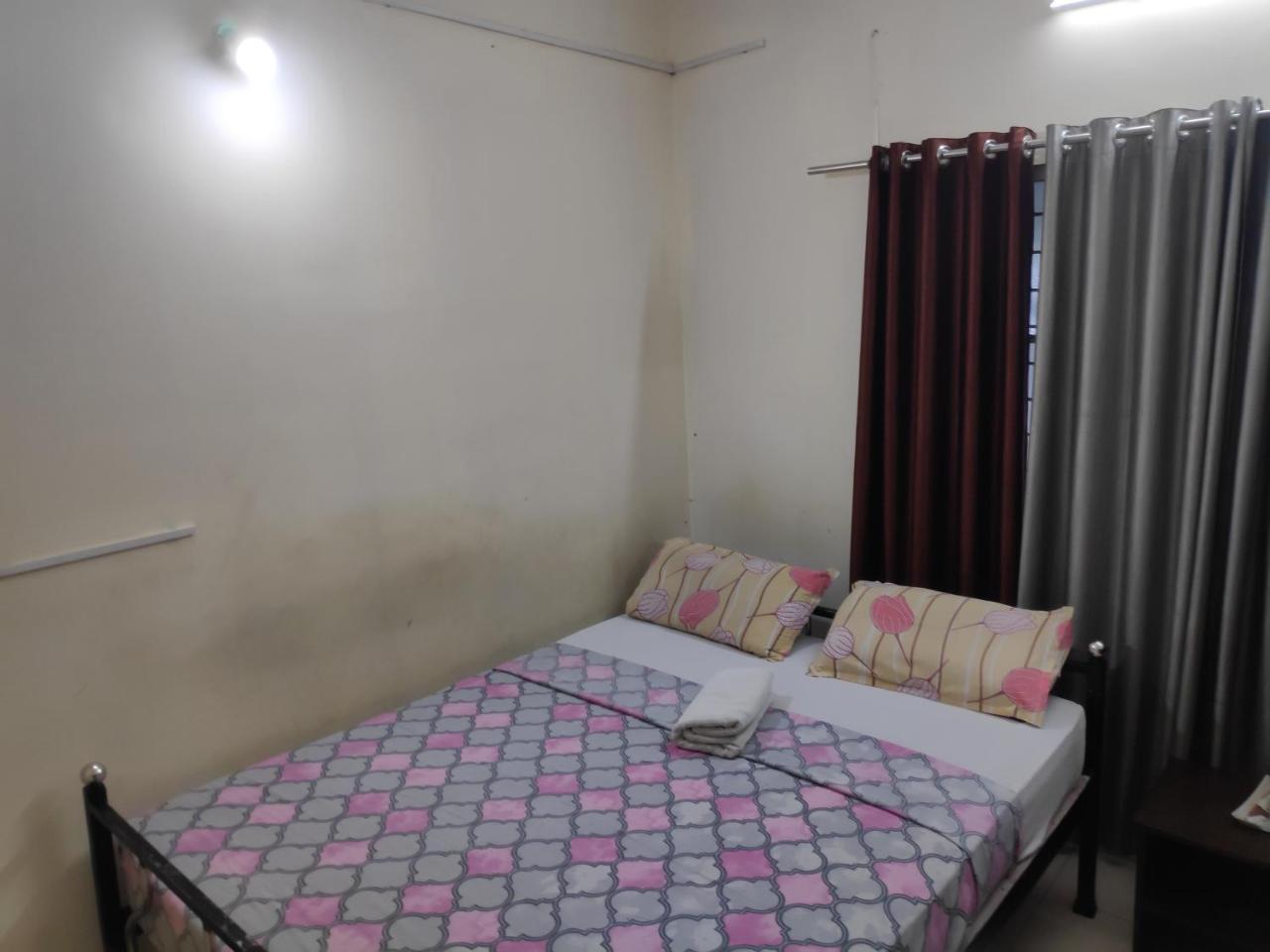 Hotel Silver Space Ernakulam Exteriör bild